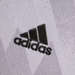 Camiseta Real Madrid segunda equipación 2022-2023 femenino marca