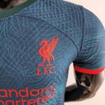 ESCUDO Camiseta Liverpool Tercera Equipación 2022-2023 Versión Jugador