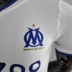 ESCUDO Camiseta Olympique de Marsella Primera Equipación 2022-2023 Versión Jugador