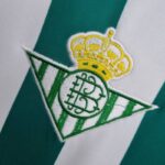 ESCUDO Camiseta Retro Real Betis Primera Equipación 7677 Versión Aficionado