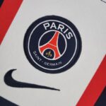 ESCUDO Primera equipación manga larga París Saint-Germain 2223