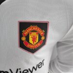 ESCUDO Segunda Equipación manga larga Manchester United 2022-2023