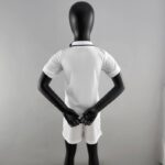 ESPALDA Mini conjunto Real Madrid Primera equipación 22/23