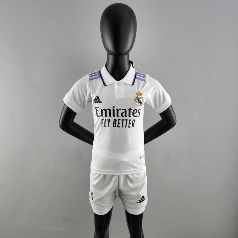 Mini conjunto Real Madrid Primera equipación 22/23 Mini conjunto Real Madrid Primera equipación 22/23