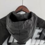 CAPUCHA Cortavientos Negro