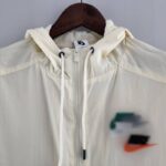 CUELLO Cortavientos Nike Beige Azul