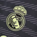 Camiseta Real Madrid tercera equipación 2022 - 2023 versión fan escudo