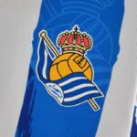 Camiseta Real Sociedad primera equipación 2022 - 2023 versión fan escudo