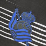 Camiseta Real Sociedad segunda equipación 2022 - 2023 versión fan escudo