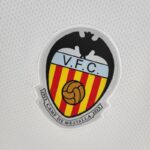 Camiseta Valencia primera equipación 2022-2023 versión fan escudo