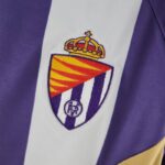 Camiseta Valladolid primera equipación 2022 - 2023 versión fan escudo