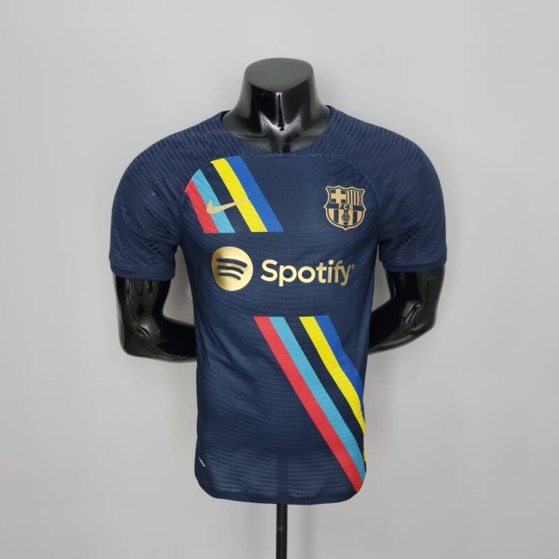 Camiseta prepartido FC Barcelona temporada 2022-2023 - versión jugador - frontal Camiseta prepartido FC Barcelona temporada 2022-2023 - versión jugador - frontal