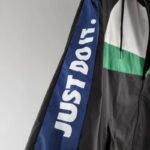 FRASE Cortavientos Nike Negro y Blanco Verde