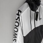 LATERAL Cortavientos Nike Negro y Blanco