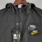 PECHO Cortavientos Negro