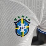 Camiesta Brasil 2022 concepto - versión jugador - escudo
