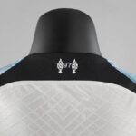 Camiseta del Liverpool segunda equipación 22-23 versión jugador - cuello posterior
