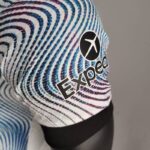 Camiseta del Liverpool segunda equipación 22-23 versión jugador - hombro