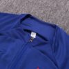 Cuello de la chaqueta del chándal azul de la FC Barcelona 2022-2023