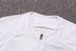 Cuello de la chaqueta del chándal blanco del Paris Saint-Germain 2022-2023
