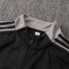 Cuello de la chaqueta del chándal negro de la Juventud 2022-2023