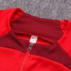 Cuello de la chaqueta del chándal rojo del Liverpool 2022-2023