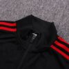 Cuello del chándal negro del Manchester United 2022-2023