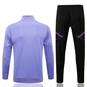 Dorsal conjunto chándal morado claro del Real Madrid 2022-2023