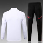 Dorsal del conjunto chándal blanco del Bayern de Múnich 2022-2023