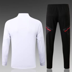 Dorsal del conjunto chándal blanco del Bayern de Múnich 2022-2023
