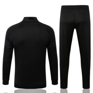 Dorsal del conjunto chándal negro del Manchester United 2022-2023