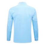 Dorso de la chaqueta del chándal celeste del Cruzeiro 2022-2023