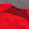 Dorso de la chaqueta del chándal rojo del Liverpool 2022-2023