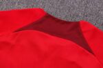 Dorso de la chaqueta del chándal rojo del Liverpool 2022-2023