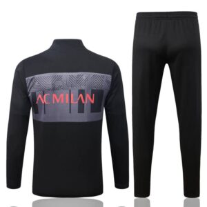 Dorso del conjunto de chándal negro de la A.C Milan 2022-2023.