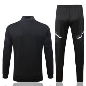 Dorso del conjunto de chándal negro de la Juventus 2022-2023