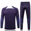Dorso del conjunto del chándal morado del Milan 2022-2023