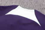 Dorso del cuello de la chaqueta del chándal morado del Milan 2022-2023