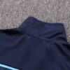 Dorso del cuello del chandal azul del Olympique de Marsella 2022-2023