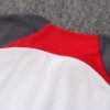 Dorso del cuello del chándal blanco del Liverpool 2022-2023