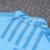 Dorso del cuello del chándal celeste del Manchester City 2022-2023