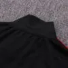 Dorso del cuello del chándal negro del Manchester United 2022-2023