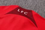 Dorso del cuello del chándal rojo del Liverpool 2022-2023