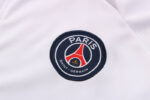 Escudo de la chaqueta del chándal blanco del Paris Saint-Germain 2022-2023
