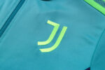 Escudo de la chaqueta del chándal verde del Juventus 2022-2023