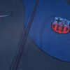 Escudo del chándal azul zafiro de la FC Barcelona 202-2023