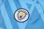 Escudo del chándal celeste del Manchester City 2022-2023