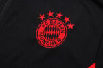 Escudo del chándal negro del FC Bayern München 2022-2023