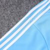 Hombro de la chaqueta del chándal celeste de la AFA 2022-2023