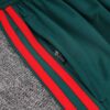 Lateral del pantalón del chándal verde oscuro de México 2022-2023